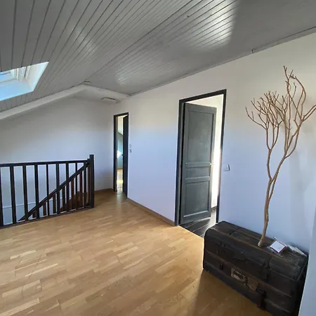 Belle Au Calme Avec Piscine Homestay